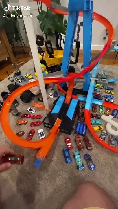 Un circuit Hot Wheels un peu trop violent