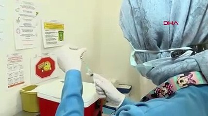 İstanbul'da ilk aşılar sağlık çalışanlarına yapılmaya başladı