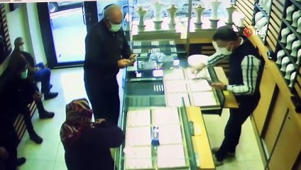 Film Gibi Dolandırıcılık, İki Ailenin Aynı Kızı İstemeye Gelmesiyle Ortaya Çıktı