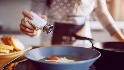 Winters में क्यों खाना चाहिए कम नमक, वजह जानकर आप रह जाएंगे दंग | Boldsky