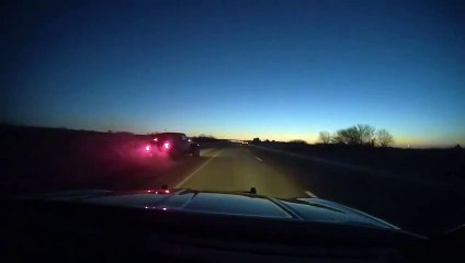 شاهد سيارة تنحرف بعنف على طريق متجمد: فيديو يحقق آلاف المشاهدات