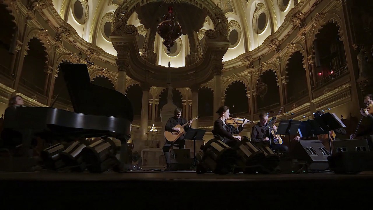 Cœur de pirate chante "Somnambule" en live