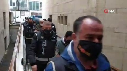 Bursa’da vatandaşları uygunsuz fotoğraflarıyla teşhir edip şantaj yapan çete çökertildi