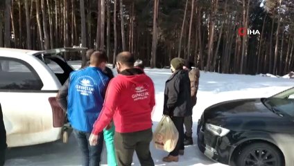 Yaban hayvanları için doğaya yem bırakıldı