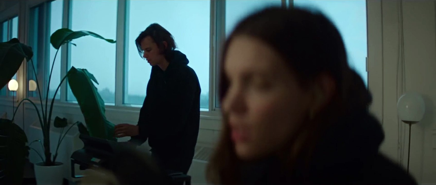 Charlotte Cardin chante "Passive Aggressive" en live