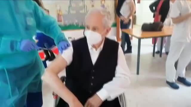 Más de la mitad de las dosis recibidas ya se han administrado pero algunas CCAA solo han inyectado 3 de cada 10 viales