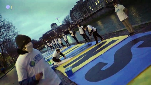 Climat: action d'ONG à Paris alors que l'Affaire du siècle arrive en justice