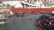 شاهد: الآلاف من الهندوس يحتشدون في نهر الغانج لآداء 
