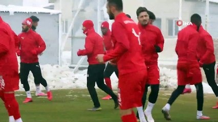 Sivasspor Kar Altında Çalıştı!