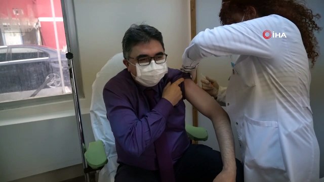 İstanbul Üniversitesi İstanbul Tıp Fakültesi Hastanesi’nde aşılama başladı