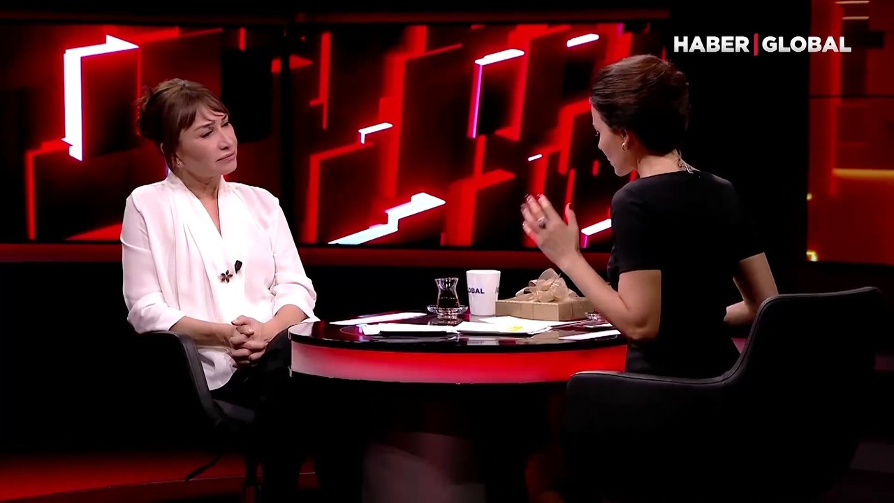 Demet Akbağ, Jülide Ateş'in sunduğu 40 programında: Önümüzdeki sene sahnelerde olabilirim