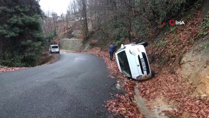 Uyuşturucu satıcısı polisten kaçarken otomobil kanala devrildi: 2 yaralı