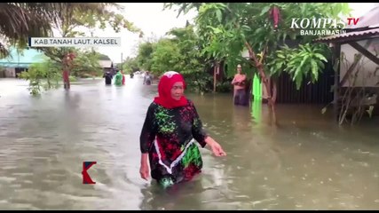 Seorang Nenek Tak Kuasa Menahan Tangis Saat Jadi Korban Banjir di Tanah Laut