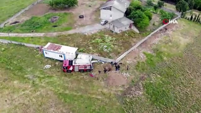 4 metrelik kuyuya düşen gebe ineği kurtarmak için ekipler seferber oldu