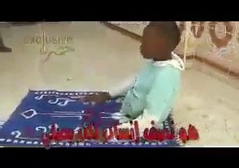Bacakları olmayan engelli çocuk bakın nasıl namaz kıldı