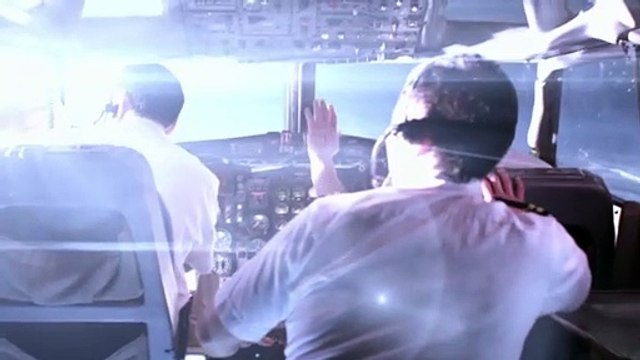 Pilot Encounters Flying Object The Size Of 4 Aircraft Carriers! Close Encounters