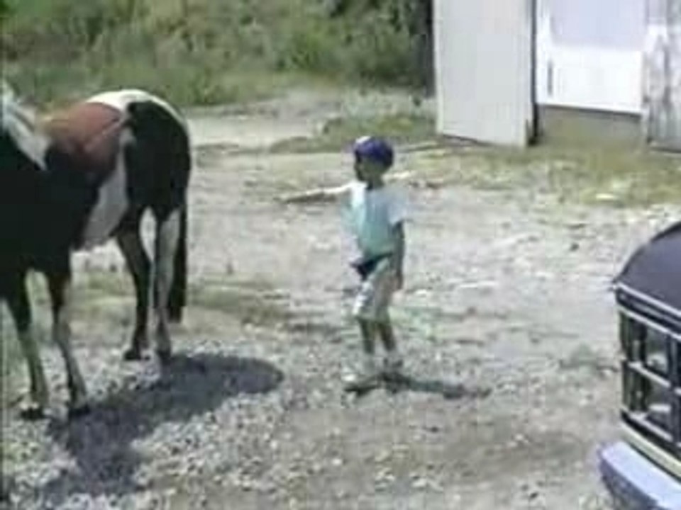 Enfant-derriere-cheval