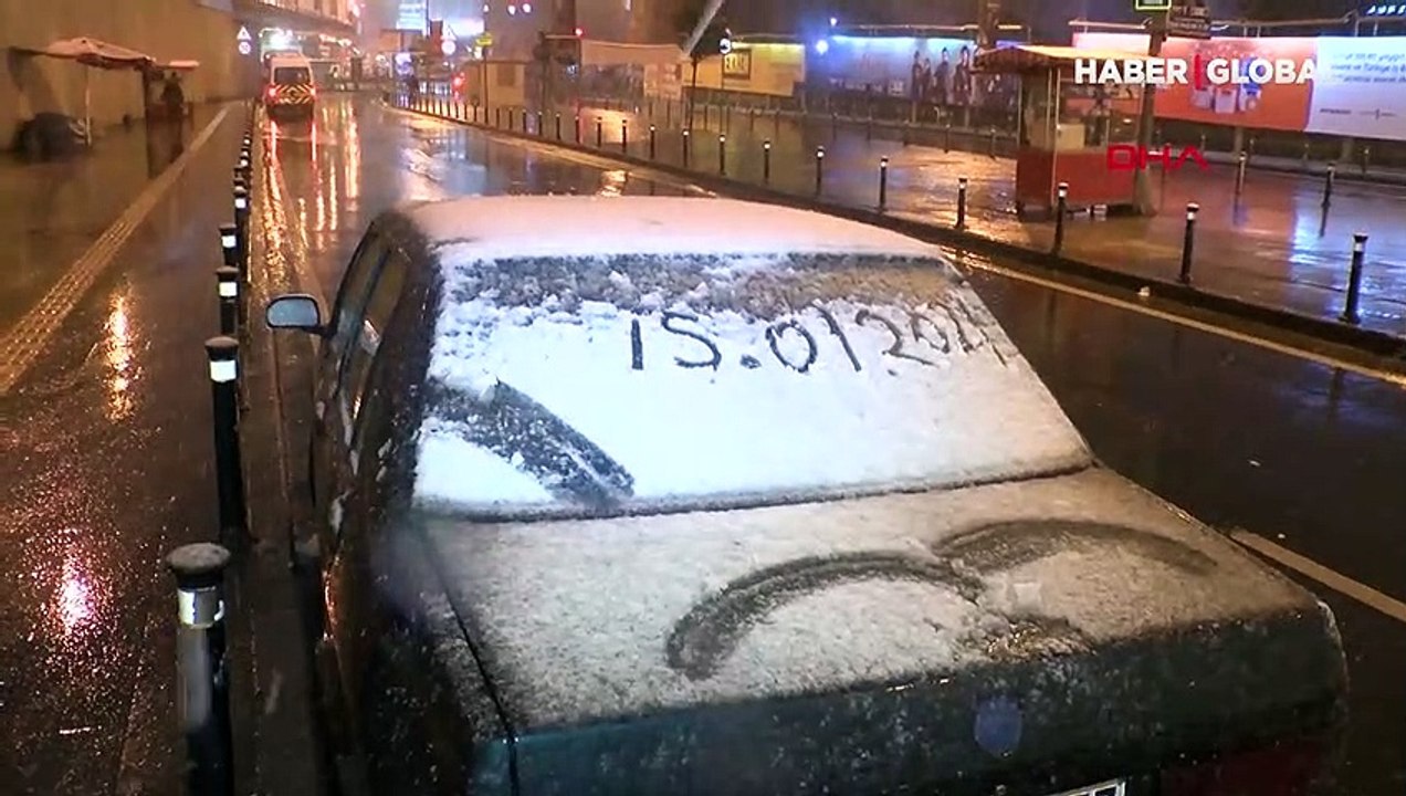 Beklenen kar geldi, İstanbullular güne kar yağışıyla başladı
