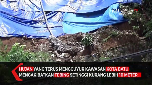 Tanah Longsor Tiga Rumah Nyaris Ambruk