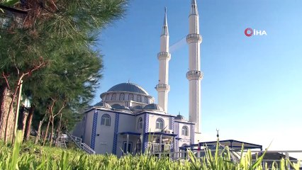 Bu camiye 'HES' kodu ile giriliyor