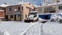 Yoğun kar yağışı 132 köy yolunu ulaşıma kapattı