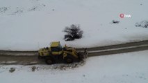 - Sivas’ta 37 köy yolu ulaşıma kapalı- Sivas’ta etkili olan kar yağışı nedeniyle kapanan köy yollarından kapalı kalan 37 köy yolunda kar temizleme çalışmaları sürüyor