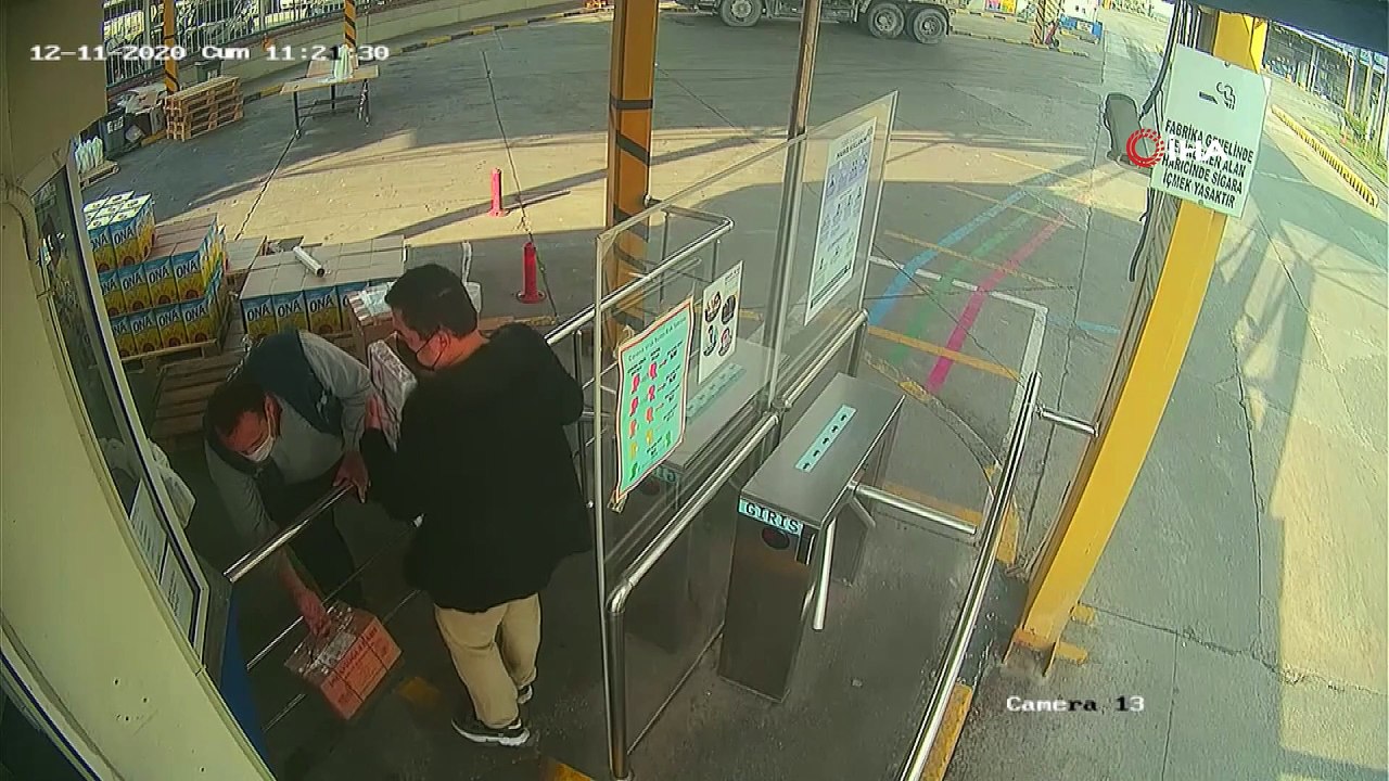 Kredi kartı bilgilerini kopyalayıp alışveriş yaptılar