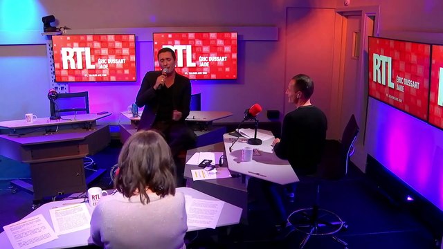 Dany Brillant interprète un medley de son album hommage à Charles Aznavour dans On Refait La Télé