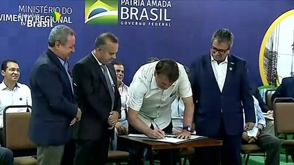 Bolsonaro diz que Macron fala ‘besteira’ sobre soja brasileira