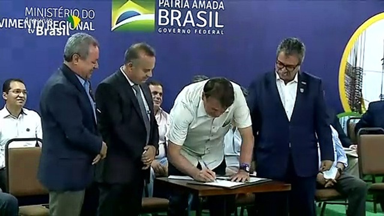 Bolsonaro diz que Macron fala ‘besteira’ sobre soja brasileira