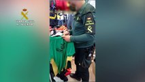 La Guardia Civil se incauta de 150 prendas de vestir falsificadas