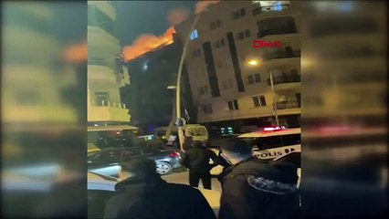 Yangını izlerken sosyal mesafeyi unuttular | Video