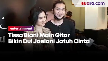 Скачать видео: Lihat Tissa Biani Main Gitar, Bikin Dul Jaelani Makin Cinta