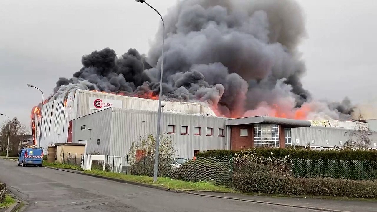 Logistic Center Destroyed in Large Fire