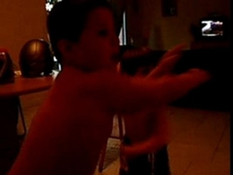 Les garçons et une choré très personnelle de Thriller