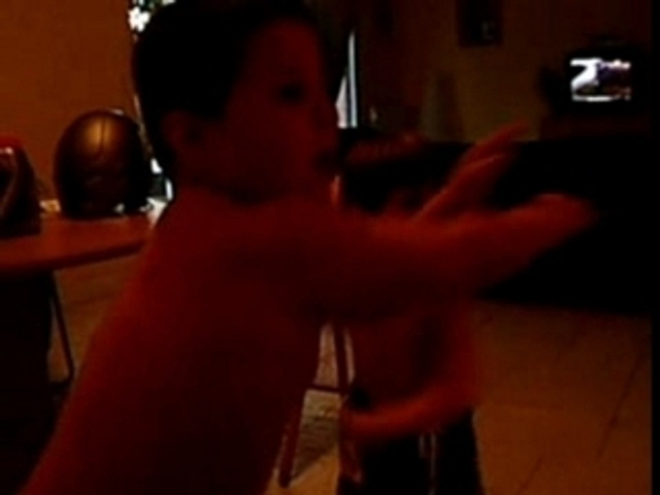 Les garçons et une choré très personnelle de Thriller