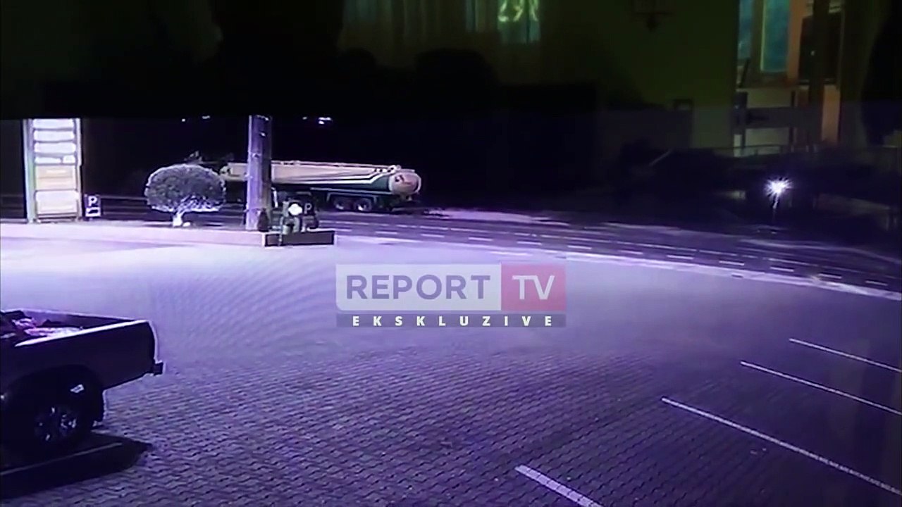 Aksidenti te Rruga e Kombit! Momenti kur 'Citroeni' parakalon gabim para se të përplaset me kamionin