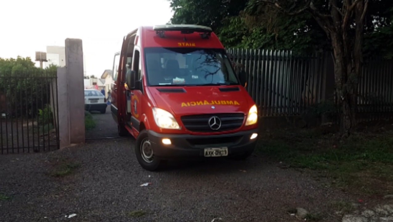 Adolescente de 17 anos sofre laceração na perna em acidente com bicicleta na Rua Carijós, no Bairro Santa Cruz