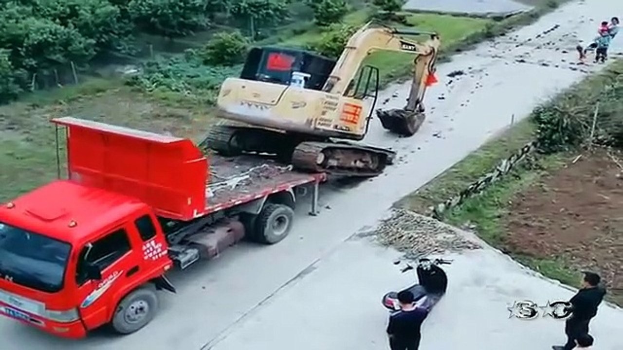10_Extreme_Dangerous_Idiots_Excavator_Operator_Skill_-_Fastest_Building_Demolition_Excavator_Skills(360p)