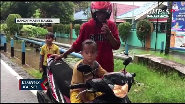Banjir Kalsel : Kota Banjarmasin Masih Dilanda Banjir, Kendaraan Mogok Akibat Jalan Terendam