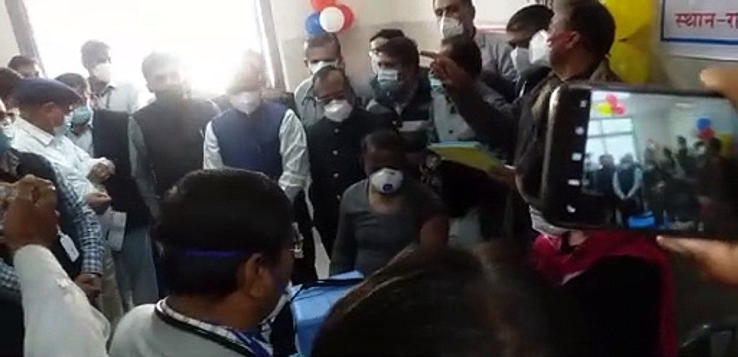 बाड़मेर में वैक्सीनेशन शुरू, जिला अस्पताल सहित 3 स्थानों पर 300 को पहले दिन लगेगी वैक्सीनेशन