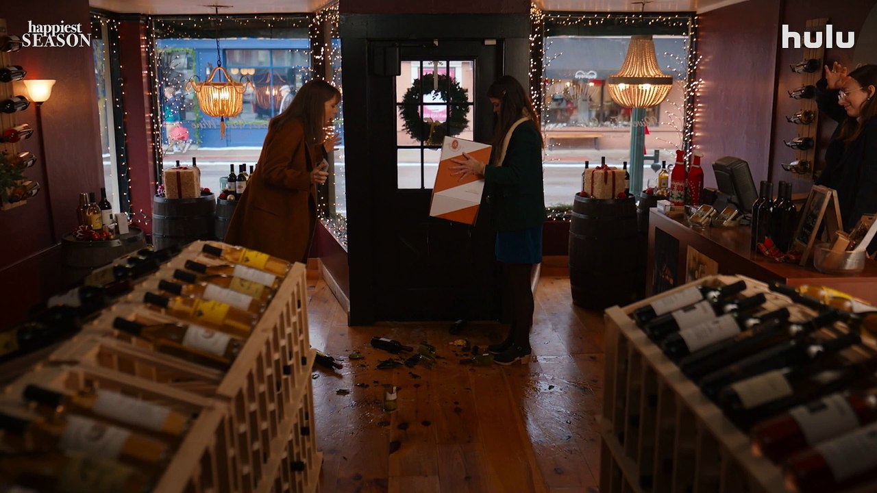 Happiest Season movie - Bloopers - Kristen Stewart