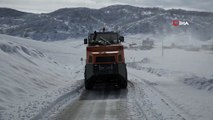 Kar 144 köy yolunu ulaşıma kapattı