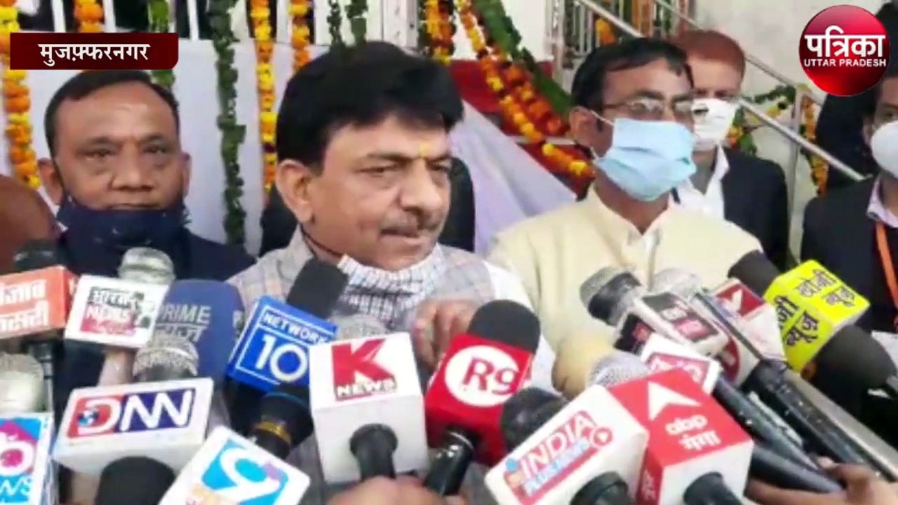 रोजगार मेले में जनप्रतिनिधियों ने युवाओं को बां...
