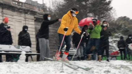 Neige à Paris: un skieur filmé sous le Sacré-Cœur