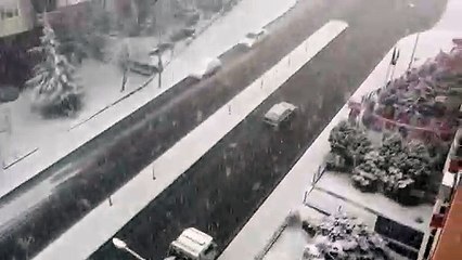 Bursa'da kar yağışı başladı! Gece şiddetini artıracak...