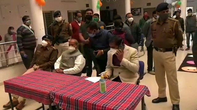 जिले में 5 अलग अलग स्थानों पर वैक्सीनेशन शुरू, मंत्रियों की मौजुदगी में लगा पहला टिका