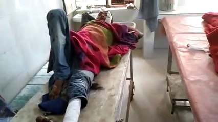 कार ने बाइक बाइक सवार को मारी टक्कर, 2 लोग गंभीर घायल