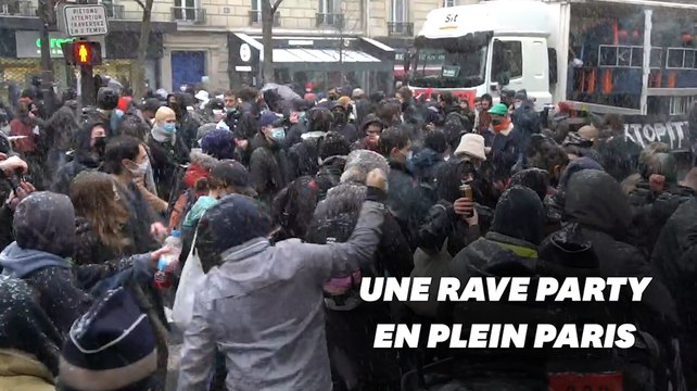 À Paris, une rave party en marge de la manif contre la loi sécurité globale
