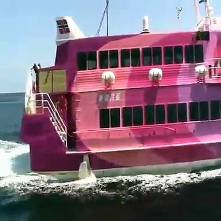 High-speed Ships At Super Fast Speeds To Shore